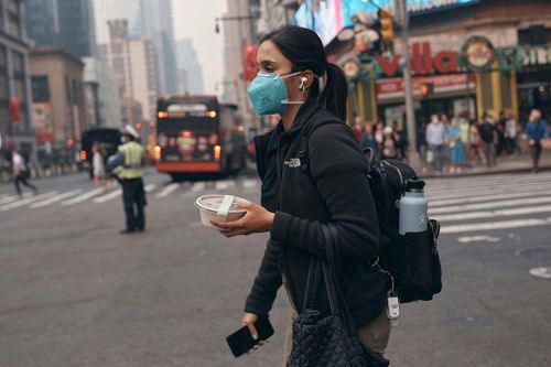 Khẩu trang N95 bất ngờ siêu đắt hàng tại Mỹ