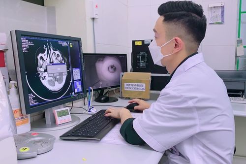 Bật báo động đỏ cứu bệnh nhân vỡ xương sọ, dập phổi từ Lào