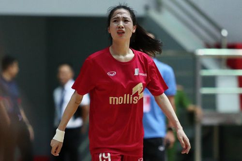 Trần Thị Duyên đá futsal