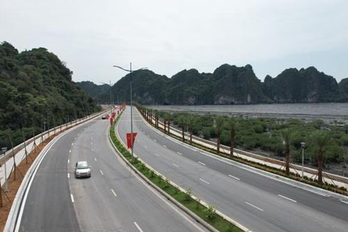Đường ven biển Hạ Long - Cẩm Phả được nâng tốc độ từ 60 lên 80km/h