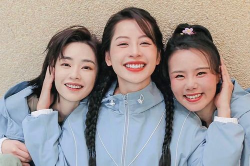 Chi Pu khoe quà sinh nhật sớm từ 2 tỷ tỷ team 'Rosemary'