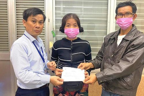 Hai anh em bị ngộ độc botulinum được chuyển về bệnh viện địa phương tiếp tục điều trị