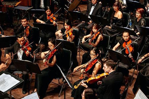 Nhạc trưởng Honna Tetsuji chỉ huy đêm nhạc Mozart và Rachmaninov