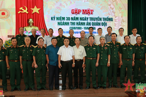 Phòng Thi hành án Quân khu 5 tổ chức gặp mặt nhân Ngày truyền thống