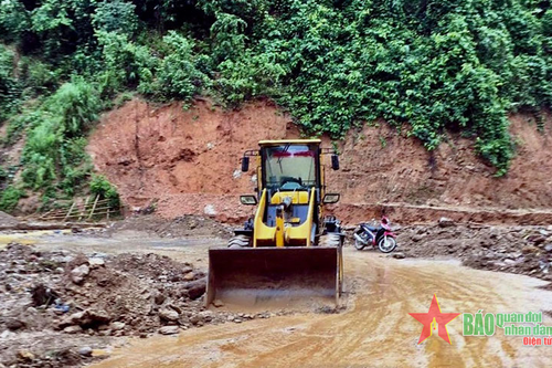 Điện Biên: Mưa lớn gây sạt lở, ách tắc giao thông