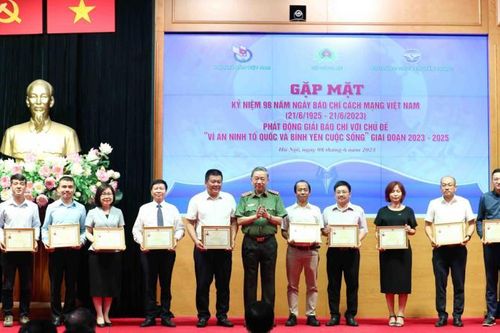 Bộ Công an gặp mặt kỷ niệm 98 năm ngày Báo chí Cách mạng Việt Nam và phát động Giải Báo chí Vì an ninh Tổ quốc và bình yên cuộc sống