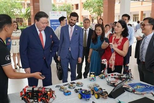 Đại sứ Hoa Kỳ Marc E. Knapper thăm và làm việc với ĐHQG TP. HCM