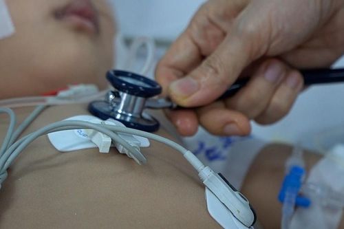 Hội chẩn từ xa cứu sống bệnh nhi mắc tay chân miệng nặng, nguy kịch