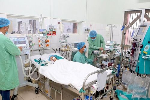 Cứu sống bệnh nhi sốc tim, nguy cơ tử vong cao bằng kỹ thuật VA - ECMO
