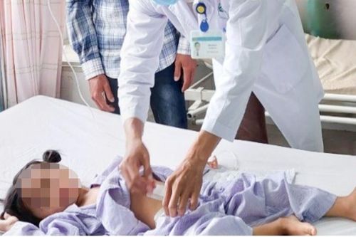 Cứu sống bé gái hơn 4 tuổi bị lồng ruột nguy kịch