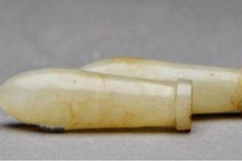 Mang đồ trong mộ cổ về nhà, bất ngờ gặp chuyện 'kỳ quái' giữa đêm
