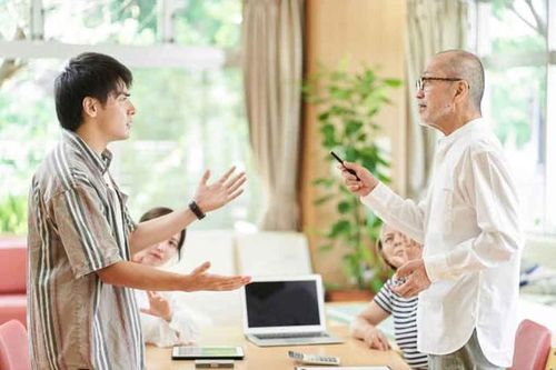 Chỉ vì không cho mượn ô tô, bố vợ đòi từ mặt tôi
