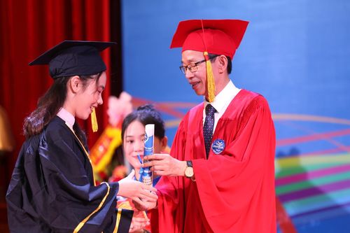 Những người làm cho bức tranh giáo dục sáng hơn