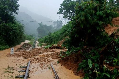 Bảo đảm an toàn giao thông đường sắt trong mùa mưa bão năm 2023