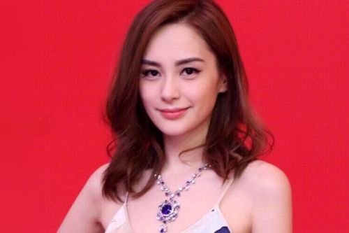 'Thần tiên tỷ tỷ' Chung Hân Đồng bị nghi hẹn hò với bạn gái