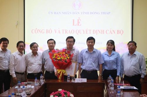 Bản tin 8H: Đồng Tháp trao quyết định về công tác cán bộ