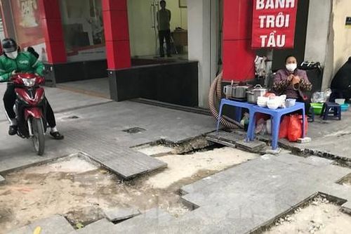 Hà Nội: Cử tri kiến nghị xử lý trách nhiệm sai phạm khi lát đá vỉa hè