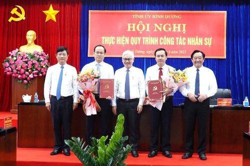 Bình Dương công bố nhiều quyết định nhân sự chủ chốt