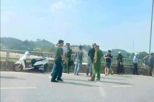 Tìm thấy thi thể người mẹ nhảy cầu Tuần Quán