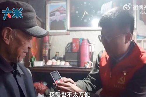 Chàng trai làm 'người khẩn cấp' cho 16 cụ già: Gọi tôi bất cứ khi nào cần