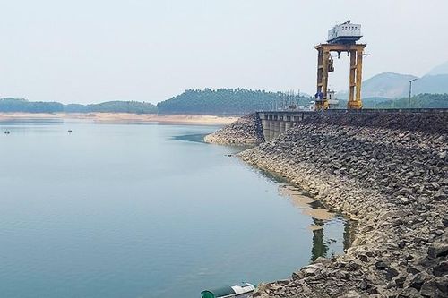 Hạn hán làm thủy điện cạn nước, miền Bắc cắt điện từng giờ