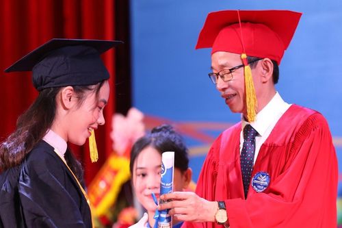 Hiệu trưởng ĐH Sư phạm mong giáo viên tương lai không thờ ơ và vô cảm
