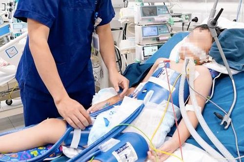 Bé trai Hà Nội bị đuối nước trong bể bơi