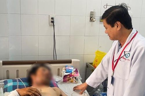 Đồng Nai: Thợ hồ tẩm xăng đốt quản lý công trình bỏng nặng