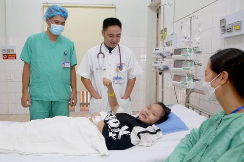 Cứu sống bệnh nhi 11 tuổi viêm cơ tim tối cấp