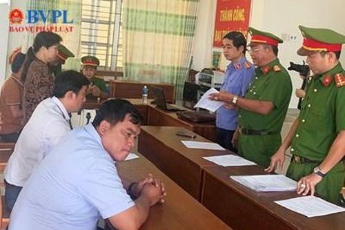 Phê chuẩn khởi tố nguyên Chủ tịch, Kế toán UBND xã tại Bình Thuận