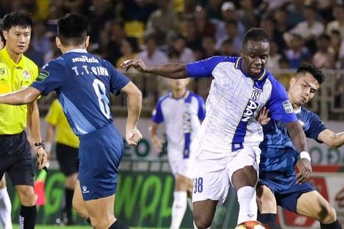 Câu lạc bộ TP. Hồ Chí Minh kiến nghị kỷ luật tổ trọng tài FIFA; Tuyển thủ nữ Việt Nam nhận tiền thưởng 'khủng'