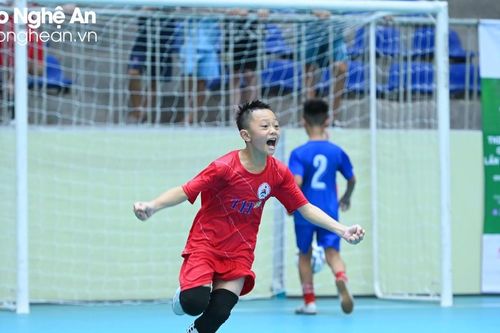 Nhi đồng Diễn Châu giành chiến thắng trước nhi đồng Hưng Nguyên trong trận đầu ra quân