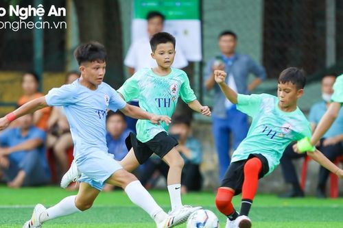 Thiếu niên Yên Thành có 'mưa bàn thắng' trước Thiếu niên Kỳ Sơn