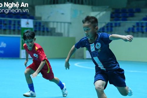 Thắng thuyết phục Cửa Lò, nhi đồng Thanh Chương tạm chiếm ngôi đầu bảng B
