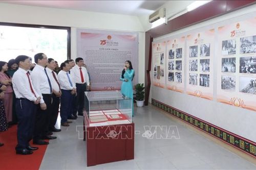 Trưng bày những hình ảnh, tư liệu quý 'Thi đua yêu nước - 75 năm vang mãi lời Người'