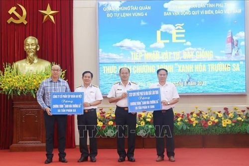 Đất Tổ Vua Hùng gửi tặng 20.000 cây xanh cho huyện đảo Trường Sa - Khánh Hòa
