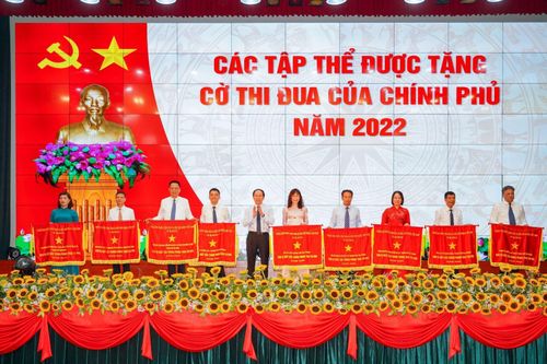 Thi đua, khen thưởng là động lực để xây dựng con người mới