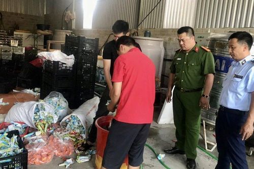 Phát hiện cơ sở sản xuất kem sữa trái phép, vi phạm loạt quy định