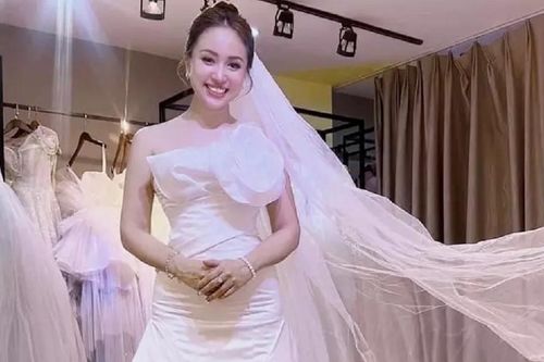 MC Vân Hugo xinh đẹp chuẩn bị lên xe hoa với bạn trai doanh nhân