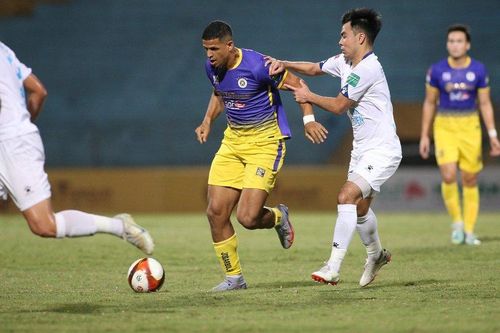 CLB Hà Nội lại bị phạt vì...pháo sáng