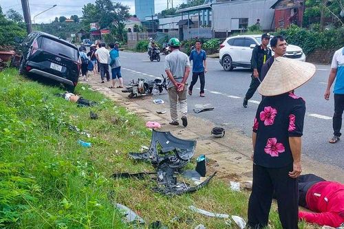Lâm Đồng: Xe ô tô lao qua đường tông vào xe máy, 2 người thương vong