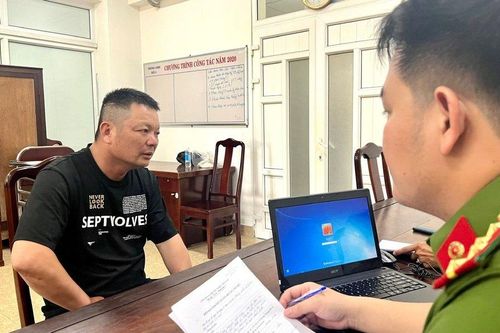 Bắt đối tượng 'Sơn Tiền', vào trung tâm thương mại 'chôm' dây chuyền