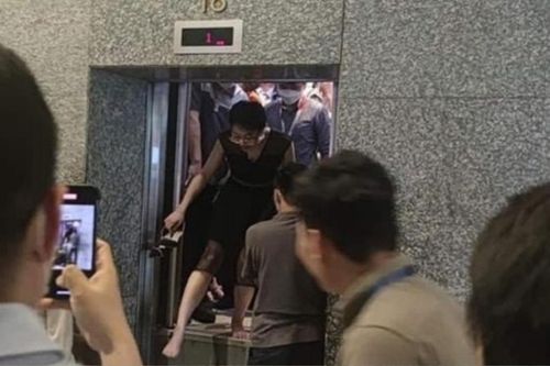 Vụ thang máy tòa nhà cao nhất Hà Nội dừng đột ngột do mất điện: Cô gái kể lại 10 phút kinh hoàng