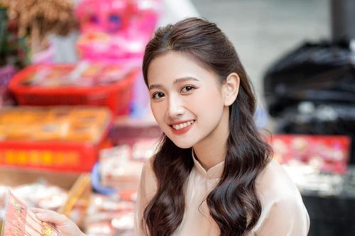 Soi 'info' nữ chính của loạt MV triệu view trên Youtube, danh tính tưởng lạ hóa ra quen thuộc