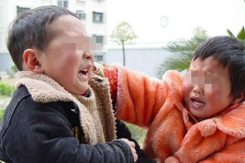 Cha mẹ đối xử bất công sẽ khiến con tổn thương, bất mãn