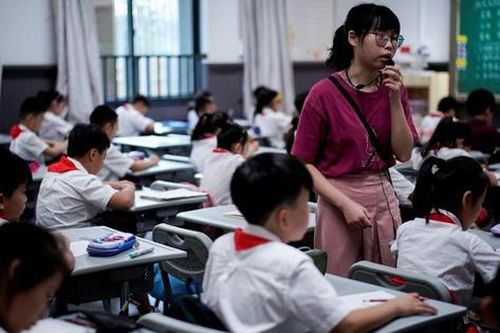Trung Quốc cấm dạy thêm, phụ huynh phải thuê gia sư cho con gần 10 triệu đồng/giờ