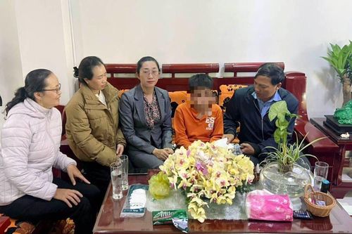 Làm rõ vụ con trai nghi bị cha đẻ 'dạy dỗ' bằng bạo lực