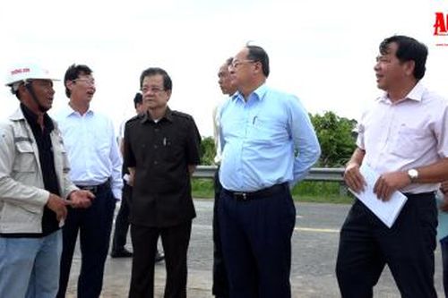 Lãnh đạo tỉnh An Giang khảo sát địa điểm tổ chức Lễ khởi công Dự án thành phần 1 thuộc dự án tuyến cao tốc