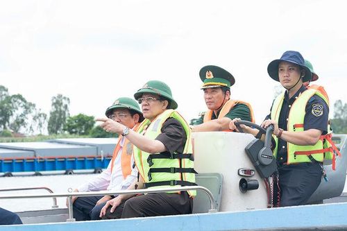 Bí thư Tỉnh ủy An Giang Lê Hồng Quang khảo sát tuyến biên giới trên địa bàn huyện An Phú