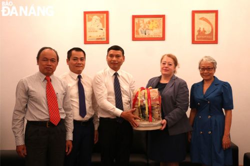 Lãnh đạo thành phố chúc mừng Quốc khánh Liên bang Nga